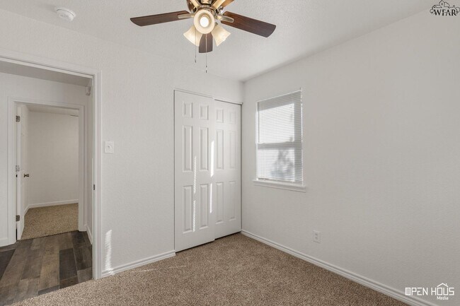 Building Photo - 4717 Bonny Dr