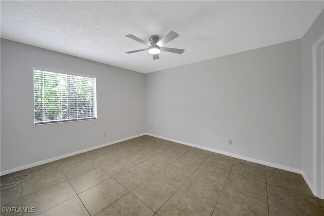 Building Photo - 4621 Bayshore Dr