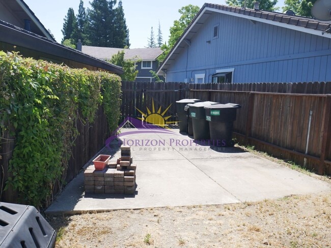 Building Photo - 3 Bed 2.5 Bath 1,766 sqft Fair Oaks Home