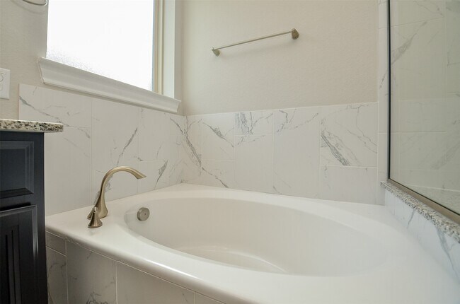 Building Photo - 24918 Meadowthorn Crest Ln