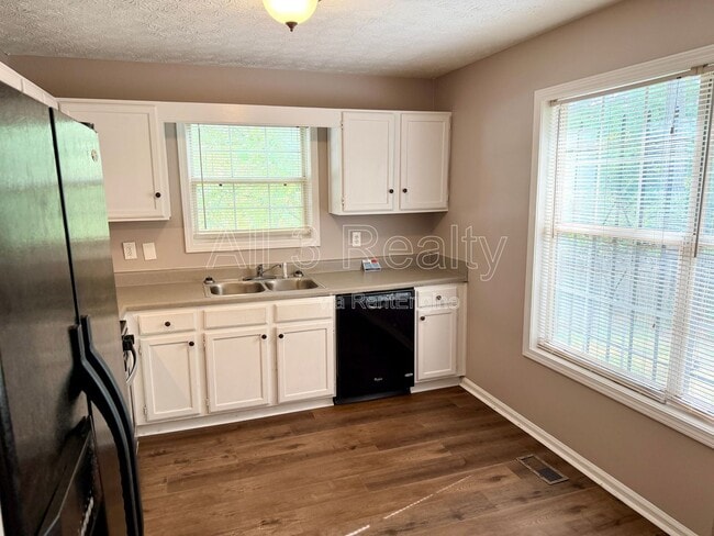 Building Photo - 508 Jarrett Ct