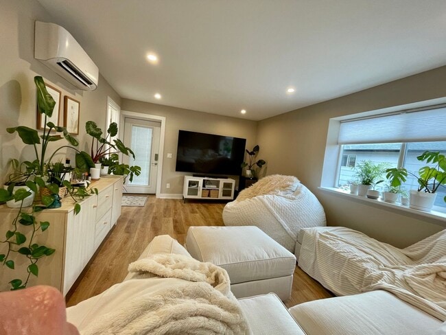 Building Photo - Charming 3Bed 2Bth Montavilla Neighborhood with Detached Additional Living Area and Backyard Grea...