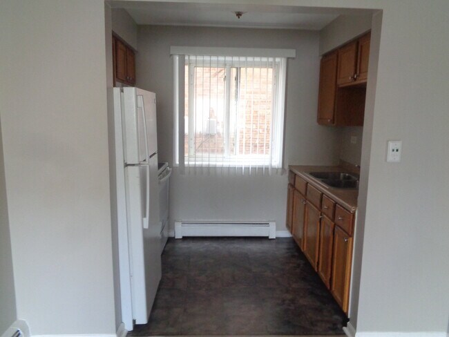 Building Photo - 5720 W 95th St