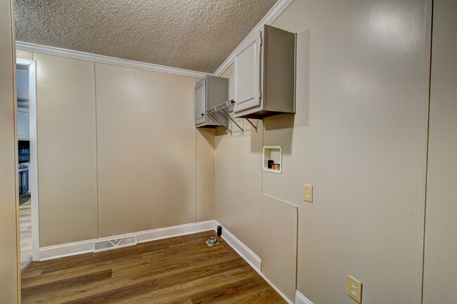 Building Photo - 2210 Stony Point Rd