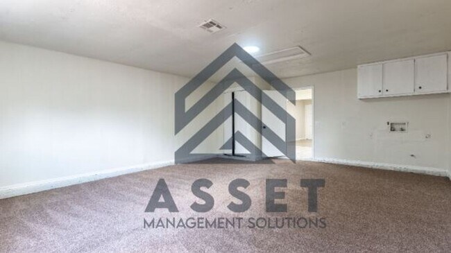 Building Photo - 4 Bedroom Rent to Own Home Available!