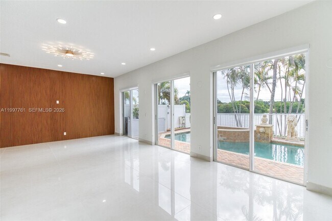 Building Photo - 5363 SW 38th Ave