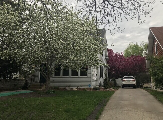 Building Photo - Charming 3-Bedroom Oasis with Elegant Touches & Finished Basement on Washburn Ave!