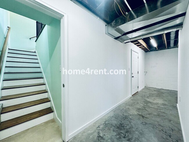 Building Photo - Charming Home Near Country Club Plaza w/ Gorgeous Updates, Wood Floors and a Two Car Garage!