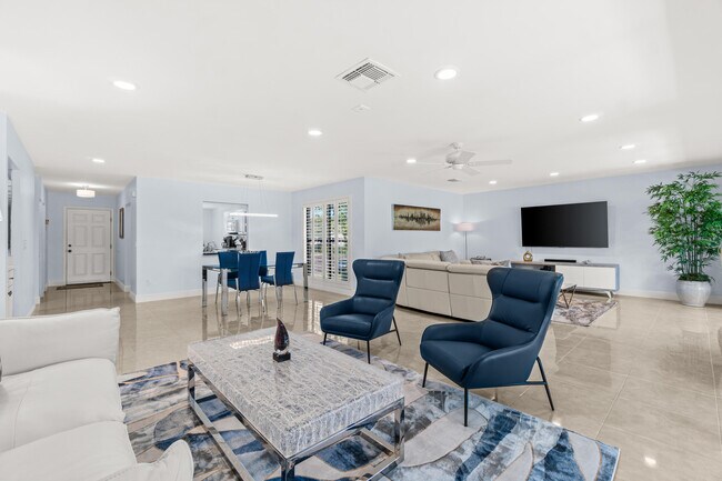 Building Photo - 5 Westgate Ln