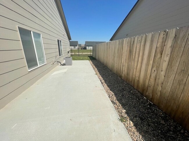 Building Photo - 12032/34 Shadow Lakes