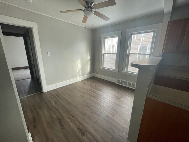 Building Photo - 800 E 157th St