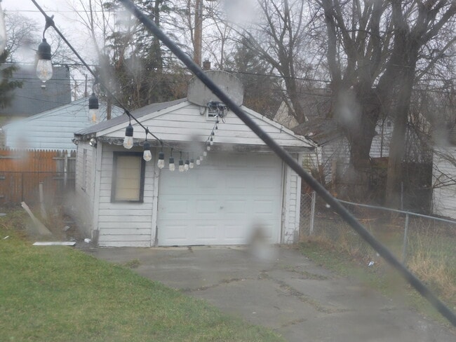 Building Photo - 6490 Stahelin Ave