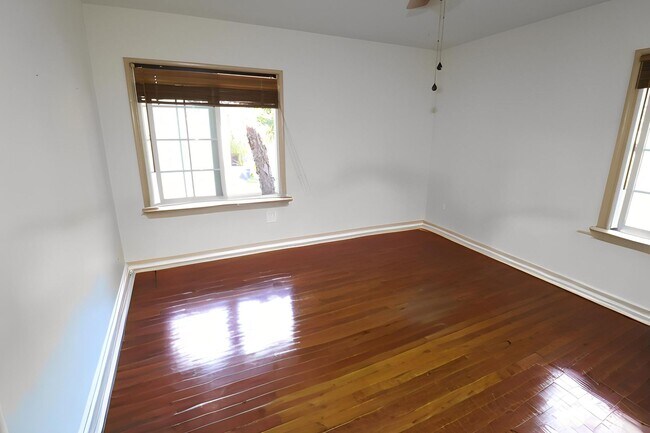 Building Photo - 680 N Cambridge St