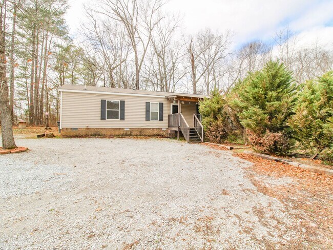 Building Photo - Nice home on a wooded lot! Minutes from Athens!