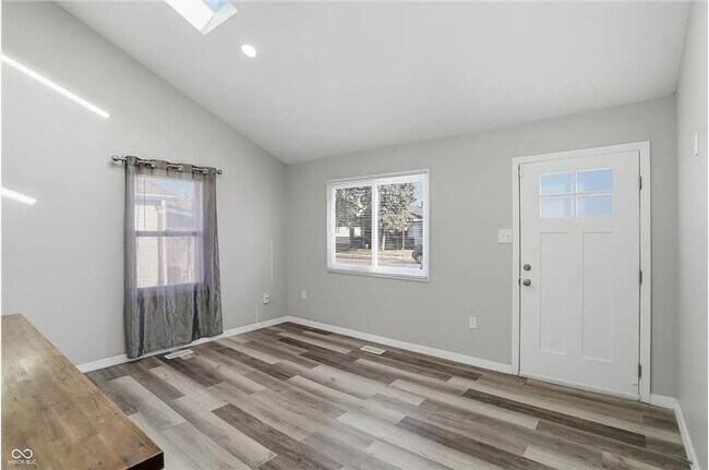Building Photo - 1518 N Chester Ave