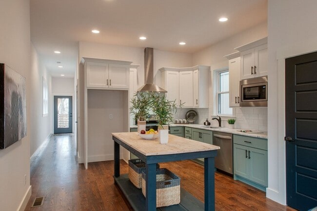 Building Photo - Amazing Location - 3 Bed, 2.5 Bath w/ Vaulted Ceilings and Covered Deck