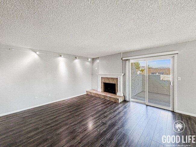 Building Photo - Stunning 3BD/2.5BA Townhouse in El Cajon W/ Central A/C, W/D, 2 Balconies, & Community Pool/Spa!