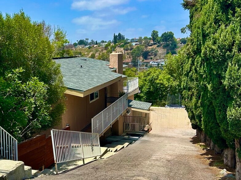 Primary Photo - 3346 San Carlos Dr