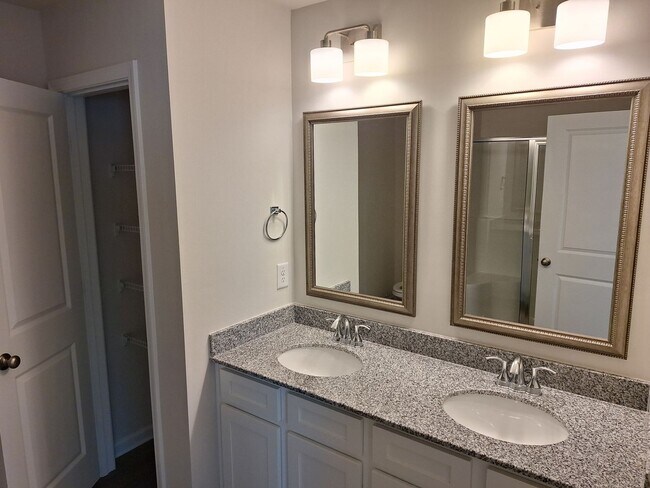 Building Photo - 725 Gatestone Ln