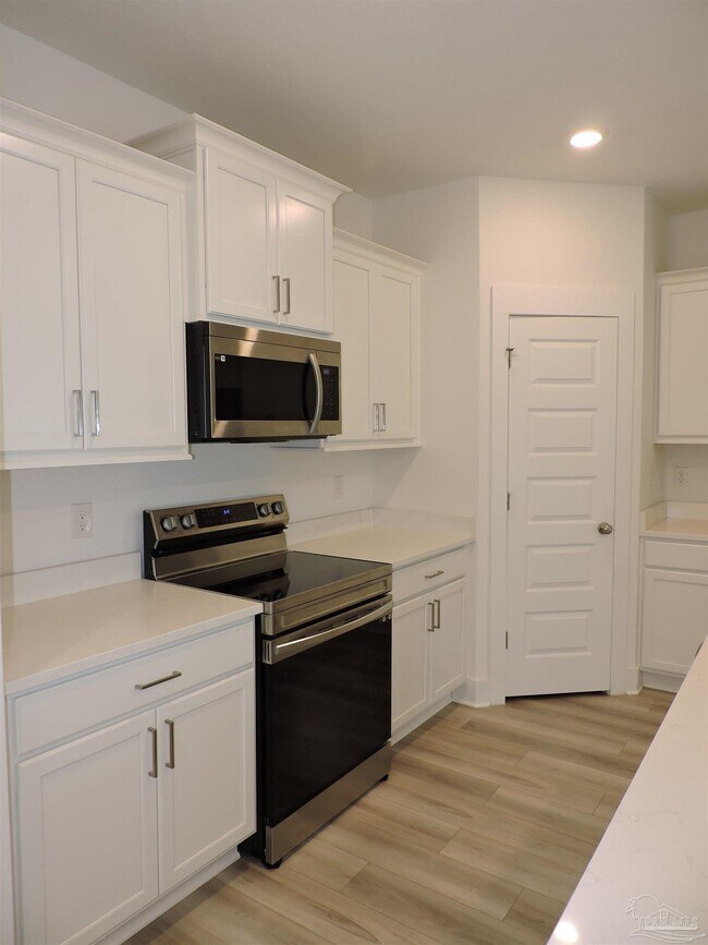 Building Photo - 6521 Paso Fino Dr