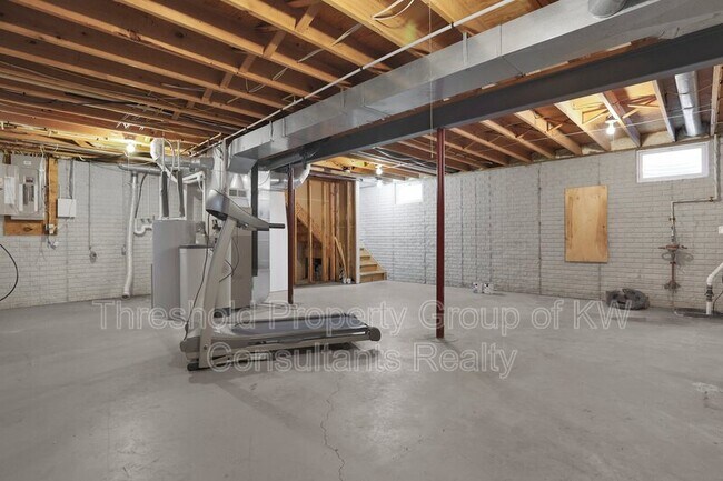 Building Photo - 1352 N 6th St