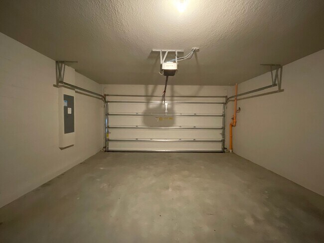 Building Photo - Lake View 3 Bedroom, 2.5 Bath Townhome in Ocoee FL!