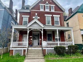 Building Photo - 5498 Hayes St