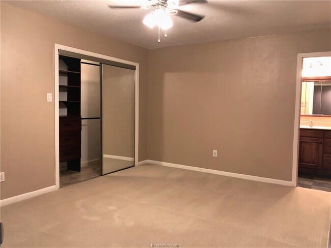 Building Photo - 1527 Wolf Run