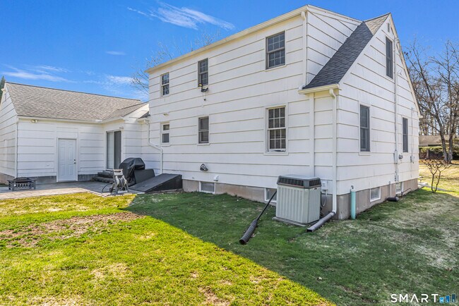 Building Photo - 466 High Hill Rd