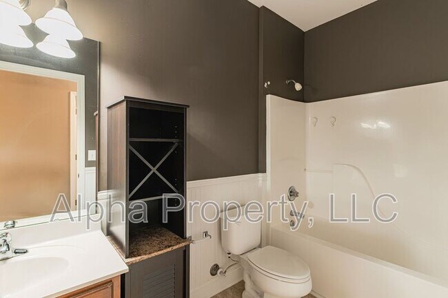 Building Photo - 135 Raven Hill Way