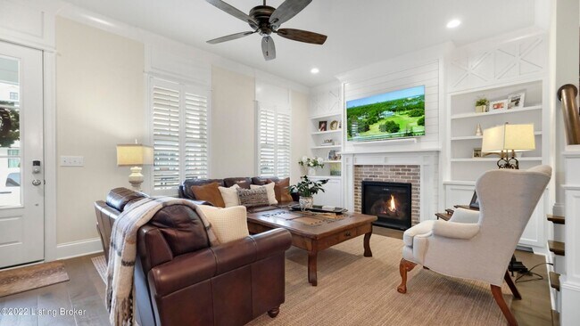 Building Photo - Enviable 4 bedroom and 3.5 bath home with 3 car garage available in North Commons