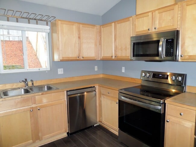 Building Photo - Super-Cute 2-Bedroom Townhome in Great Map...