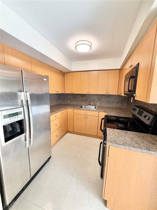 Building Photo - 671 W 80th St