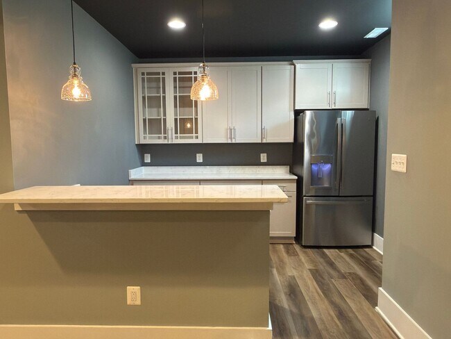 Building Photo - Spacious 4 Bed 3.5 Bath Home in Round Hill VA For Rent!