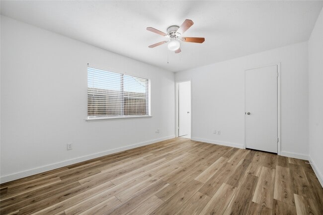 Building Photo - 2126 Quail Valley E Dr