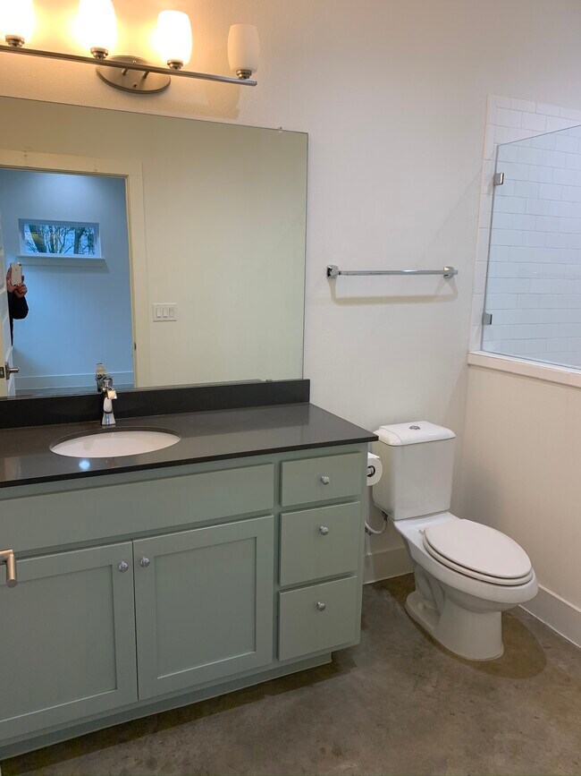 Attached bathroom in primary bedroom - 1003 Linden St