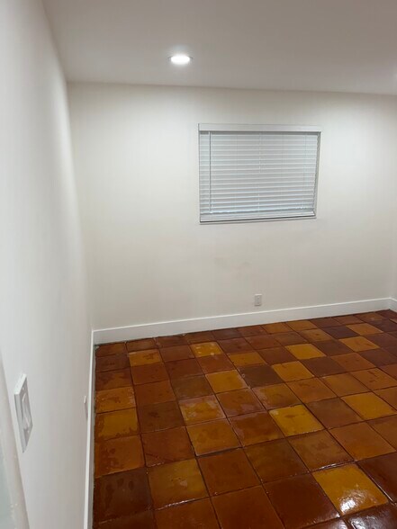 Building Photo - 850 SW 12th Ct
