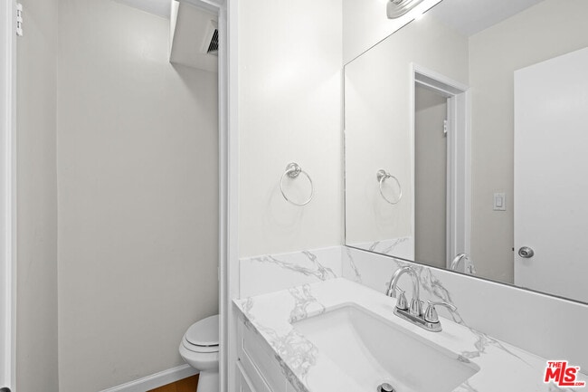 Building Photo - 1206 S Holt Ave