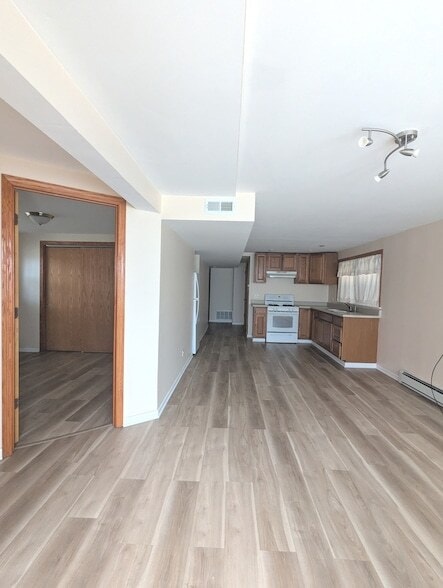 Building Photo - 5802 S Archer Ave