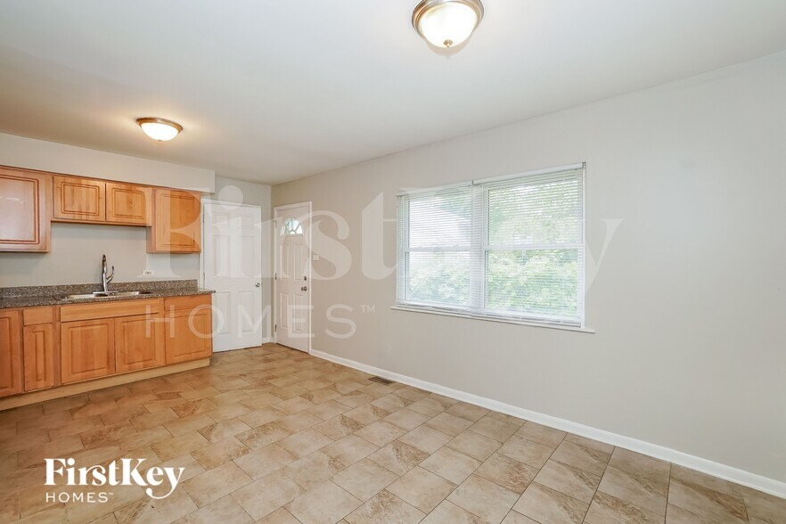 Building Photo - 4200 Arlington Dr
