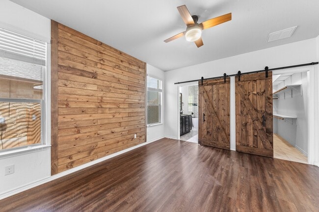 Building Photo - 5705 Fenton Ln