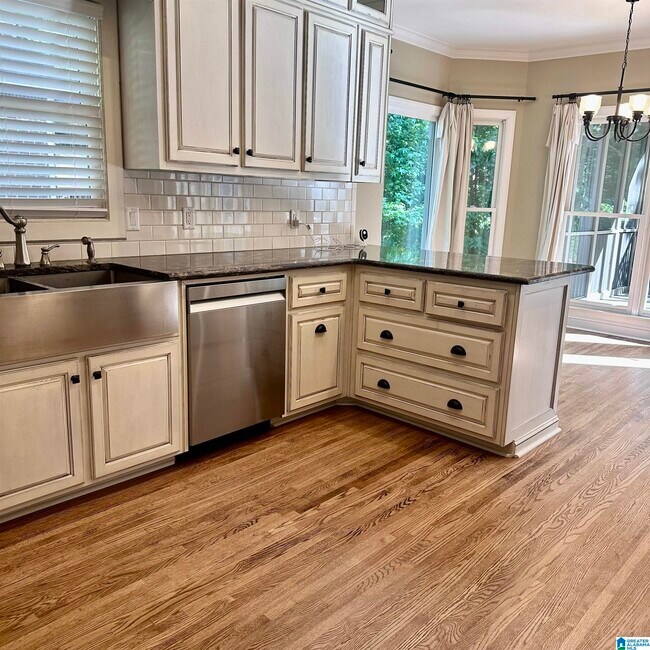 Building Photo - 5982 Valley Way