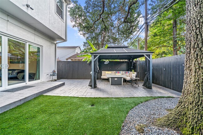 Building Photo - 620 E 26th St