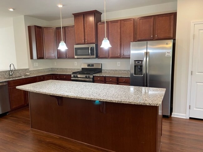 Building Photo - 314 Landing Dr