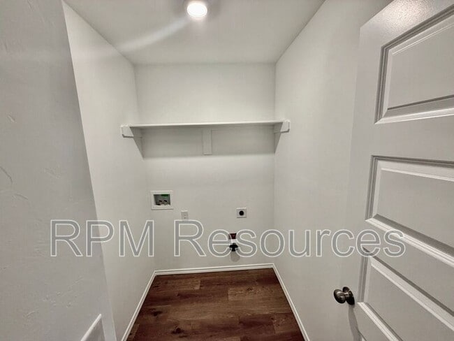 Building Photo - 10401 Little Blue Ln