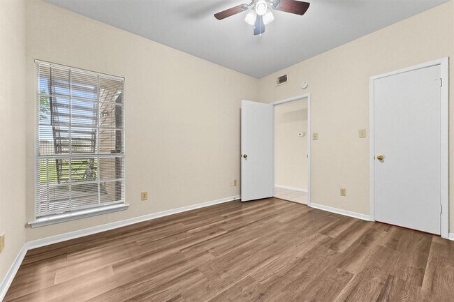 Building Photo - 2626 Holly Hall St