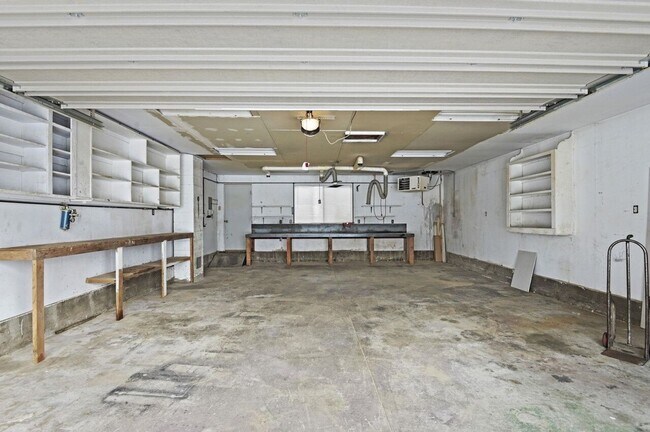 Building Photo - 220 N Hodges Rd