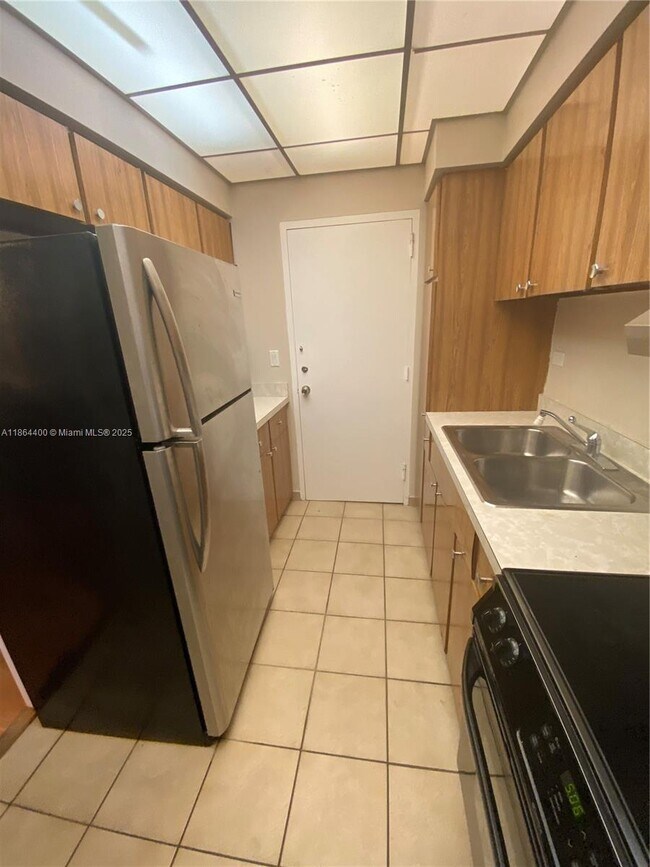 Building Photo - 1408 Brickell Bay Dr