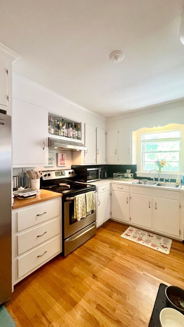 Building Photo - Beautiful 3-4 Bedroom 2 Bathroom home in t...