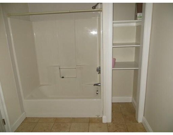 Building Photo - 4 Ropes St